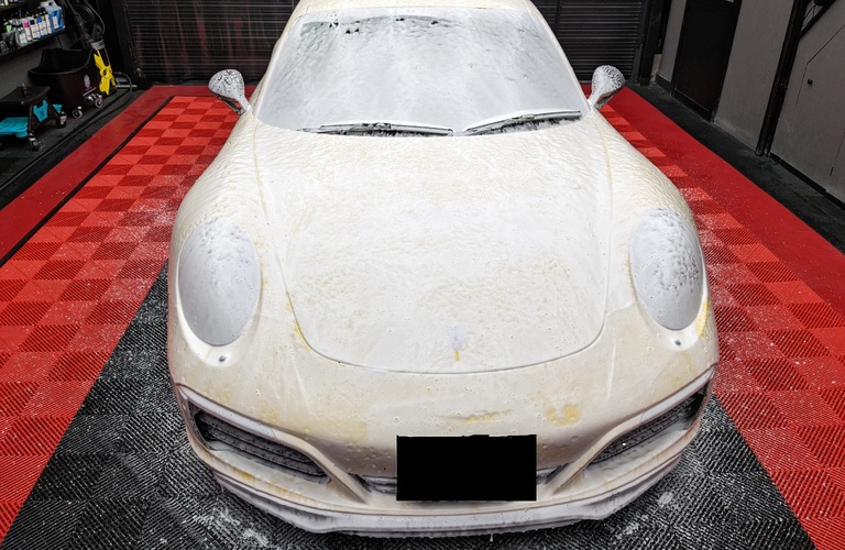 美しい状態を維持したい高級車の洗車もお任せください | 練馬区のカーコーティングなら丁寧に仕上げるR.M.A